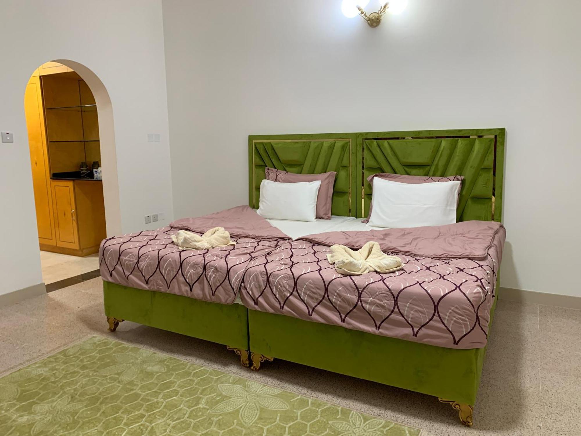 Arabian Nights Nook Hotel Маскат Стая снимка